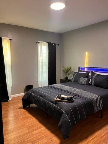 Vacation Home for 5 Guests in Camden (NJ), New Jersey, Picture 1
