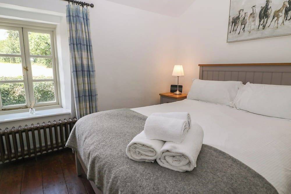 Red Fawn Cottage, pet friendly, character holiday cottage in Blockley in Blockley, Gloucestershire