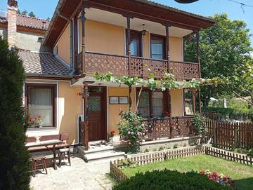 Maison d’hôte pour 3 personnes, avec jardin et vue, animaux acceptés à Koprivchtitsa