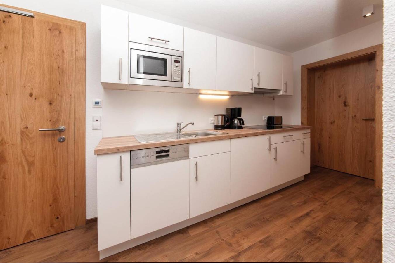 Ganze Wohnung, Ferienwohnung 'Top 4 Riffler' mit Bergblick, Garten und Wi-Fi in Lechtaler Alpen, Pettneu am Arlberg