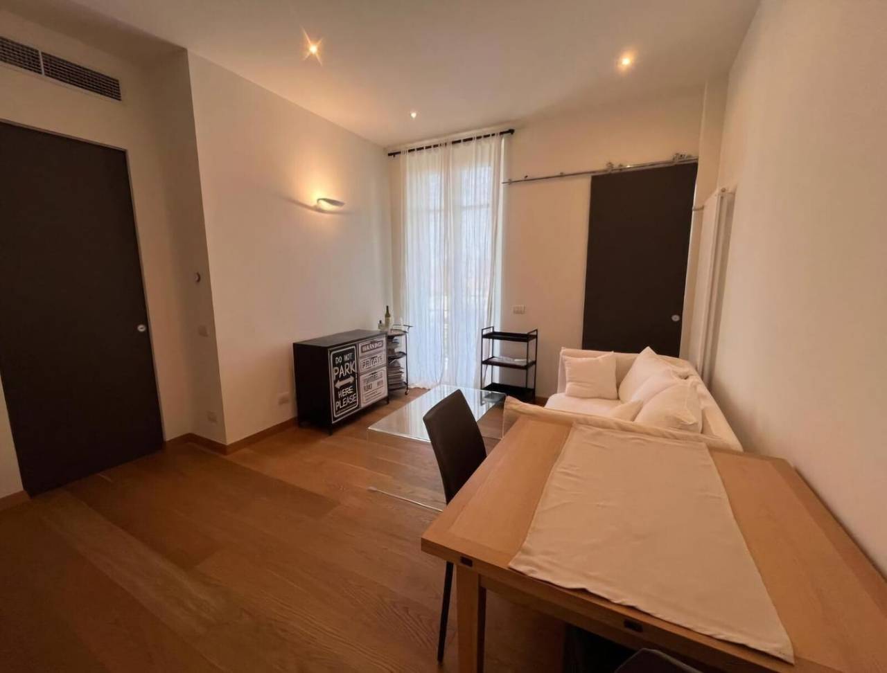 Appartement entier, Appartement "Grandi" avec balcon, Wi-Fi et climatisation in Milan, Province de Milan