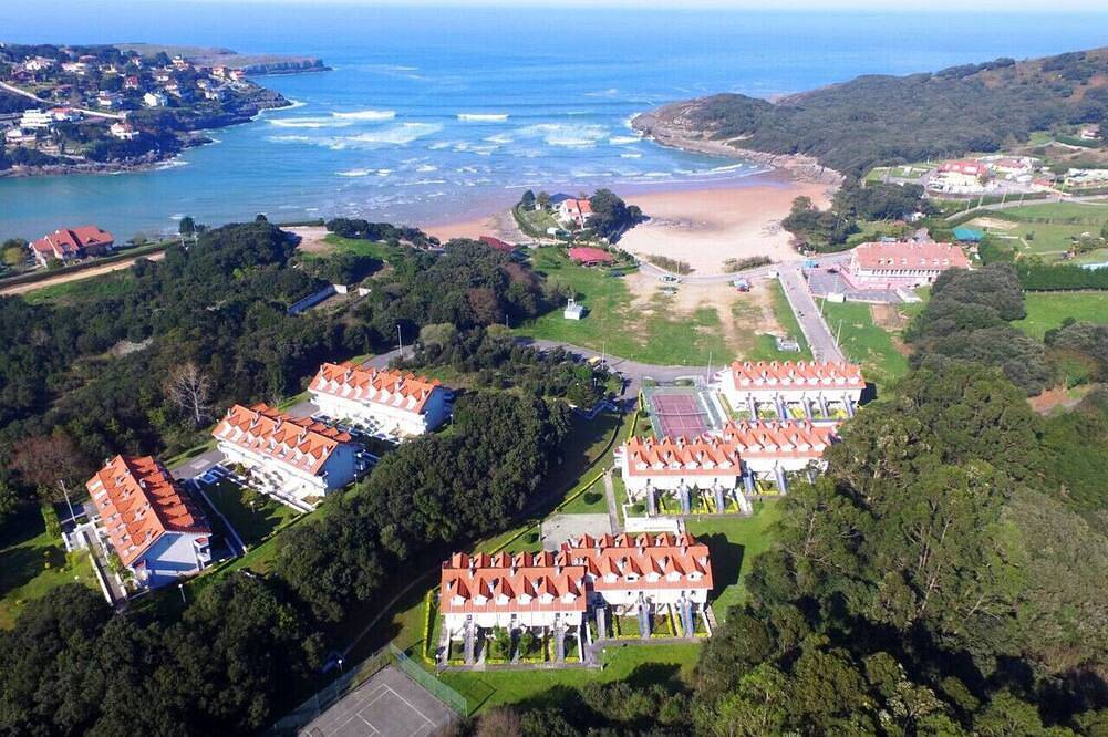 Entire apartment, Bajo en la playa con piscina - La Arena 4203 in Arnuero, Cantabrian Coast