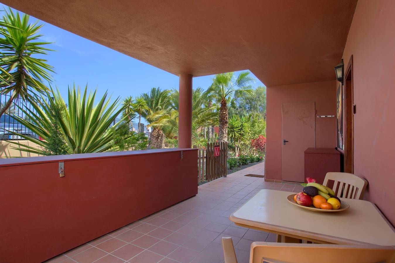 Entire apartment, Vacation Home 'Home Away From Home' with Shared Pool, Private Terrace and Wi-Fi in Oasis Tamarindo, La Oliva