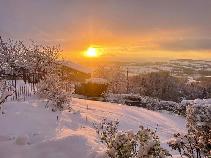 Location de vacances pour 8 personnes, avec piscine ainsi que jardin et vue, adapté aux familles à Quintal