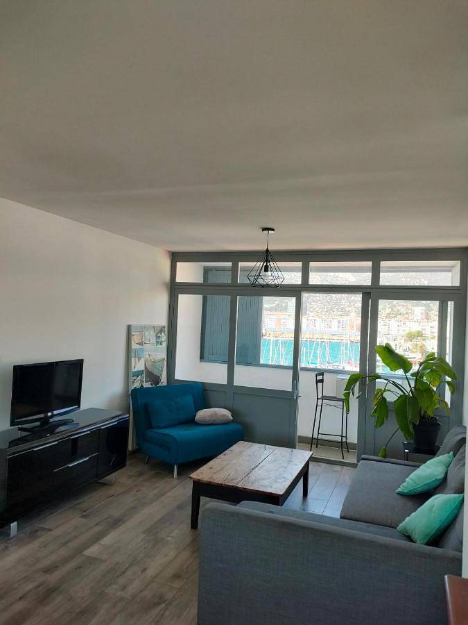 Ferienwohnung für 4 Personen, mit Pool und Terrasse sowie Ausblick in Toulon - 2