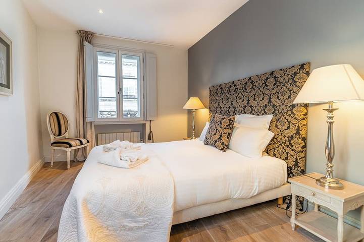 Gîte pour 4 personnes dans Basilique Saint-Seurin de Bordeaux - 2
