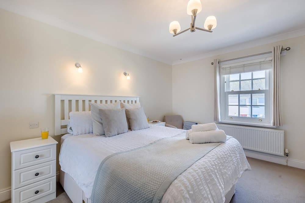 5 Bed in Aberaeron (oc-r43318) in Aberaeron, Cardigan Bay