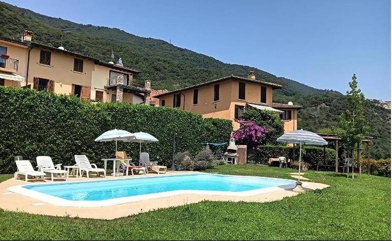 Ferienwohnung für 5 Personen, mit Pool und Seeblick sowie Garten und Ausblick