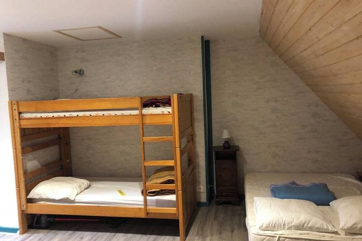 In Volcanoes National Park. Ideal for families with children. Sleeps 12 in Perpezat, Regionaler Naturpark Volcans d'Auvergne
