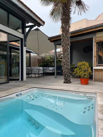 Villa pour 8 personnes, avec jacuzzi ainsi que jardin et piscine, adapté aux familles à Arcachon