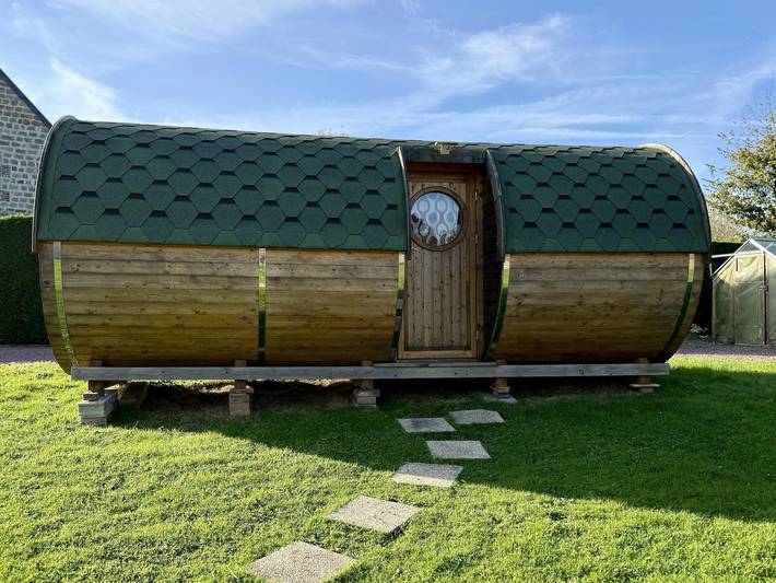 Minotte et Tonneau 15pers : jacuzzi, grand jardin in Tessy-Bocage, Région de Saint-Lô