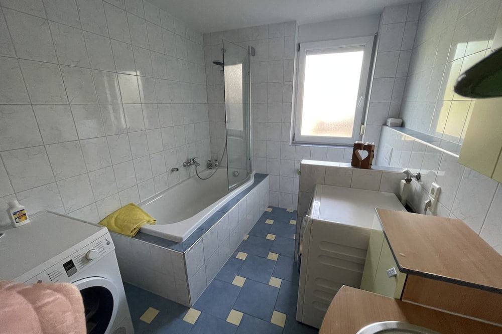 Apartamento inteiro, Vacation apartment in the border triangle, 3 rooms 64 sqm, fully equipped. 1St Floor in Steinen, Floresta Negra do Sul