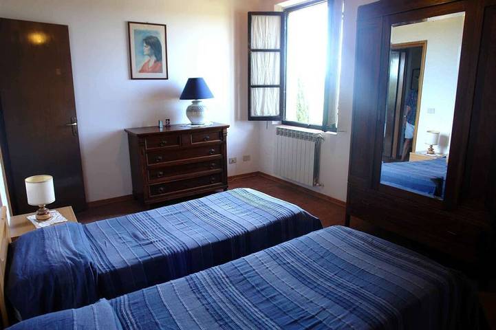 Wohnung in einem Ferienhaus mit  W-Lan, Pool, TV, Innenhof, Panoramablick, bei San Gimignano in Poggibonsi, Siena Provinz