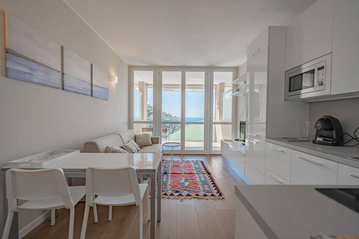 Gîte pour 2 personnes, avec vue ainsi que terrasse et piscine à Vallecrosia - 4