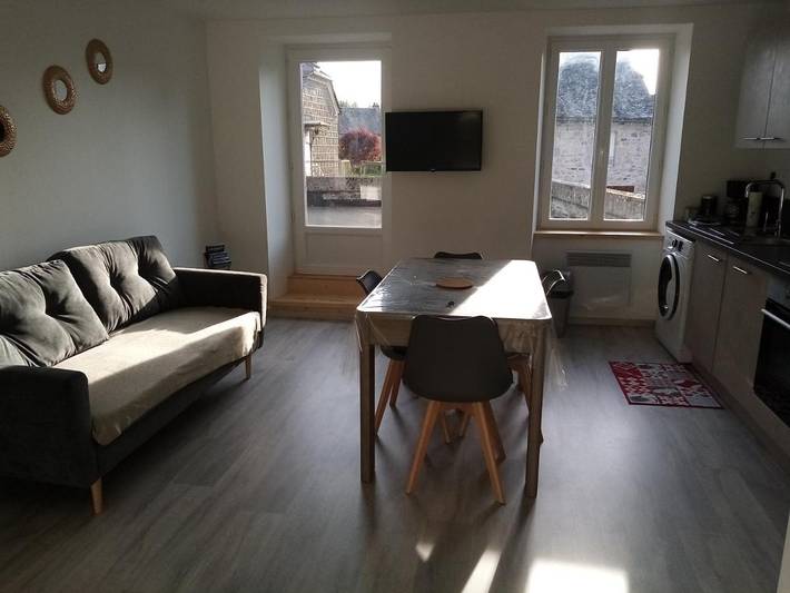 Gîte pour 4 personnes, avec terrasse à Sainte-Geneviève-sur-Argence - 2