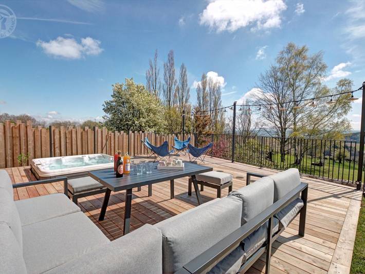 Charmantes Haus, 5 private Suiten, Spa und Garten in Luriecq, Montbrison