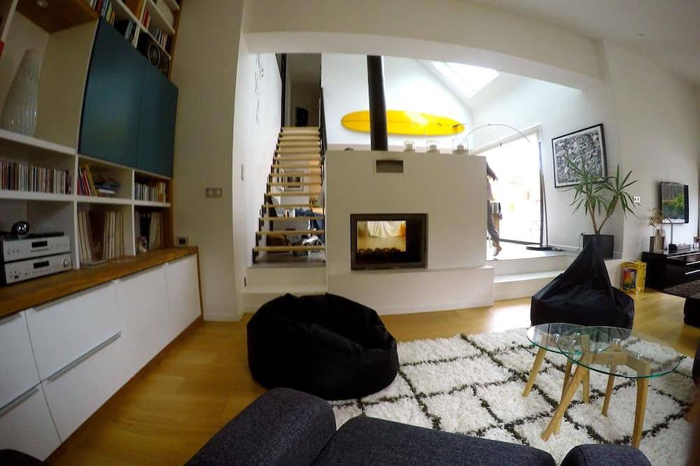 Architect house quiet with large terrace and garden 5 minutes from the beach in Locmaria, Côte des Mégalithes