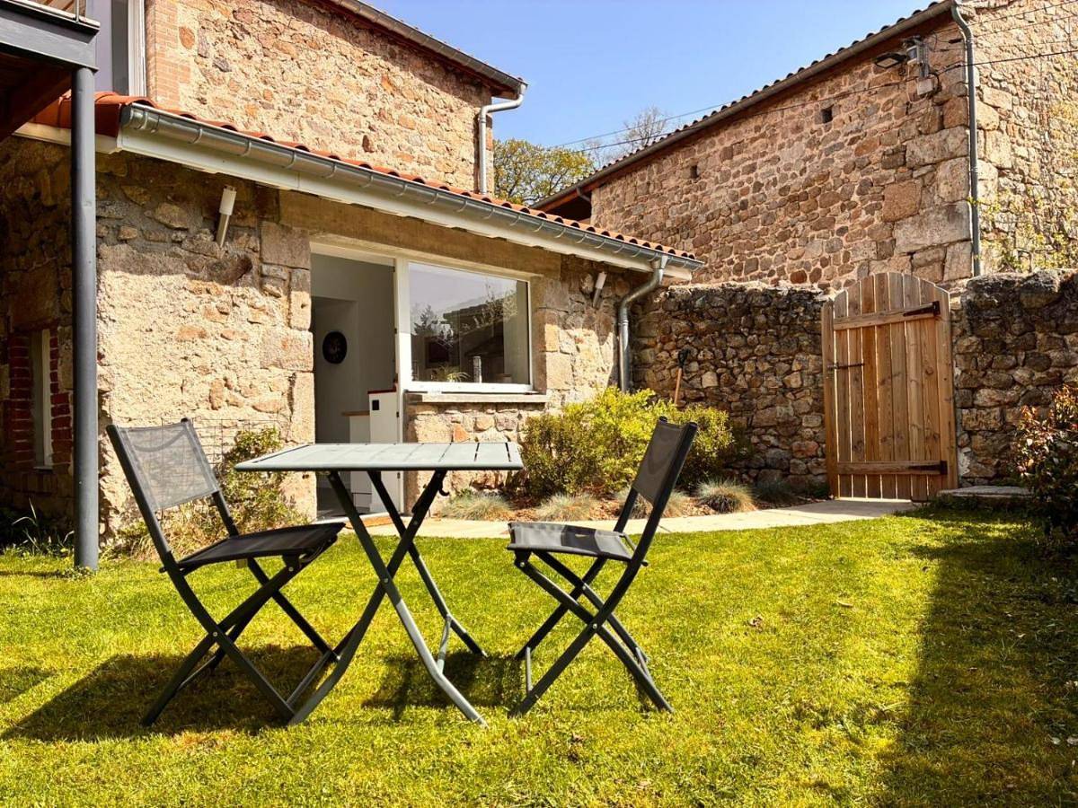 Appartement entier, Superbe appartement avec jacuzzi et jardin privé in Marlhes, Parc Naturel Régional du Pilat