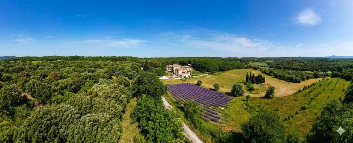 Chambre d’hôte pour 2 personnes, avec Terrasse et Jardin ainsi que Piscine et Vue
