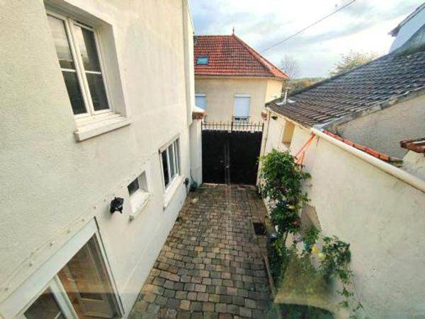 Quadruple Room in La Ville-du-Bois, Essonne