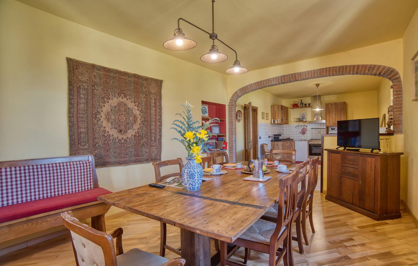 Charmantes 150m² Appartement - WiFi, Parkplatz, A/C, Garten - Nähe Restaurant, Stadt & Fluss in Foiano della Chiana, Arezzo Provinz