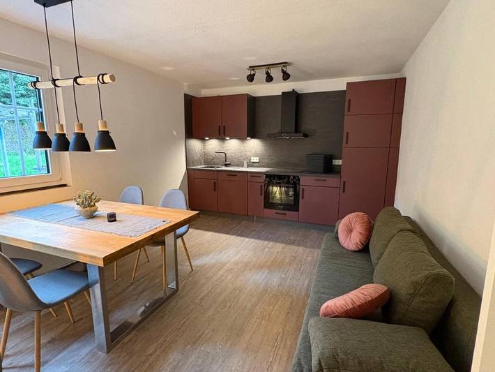 Ferienwohnung für 3 Personen, mit Balkon und Terrasse sowie Whirlpool und Garten in Schleusingen