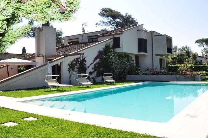 Ferienhaus für 10 Personen, mit Balkon und Garten in Forte dei Marmi