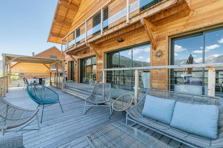 Gîte pour 10 personnes, avec vue et balcon dans Réotier