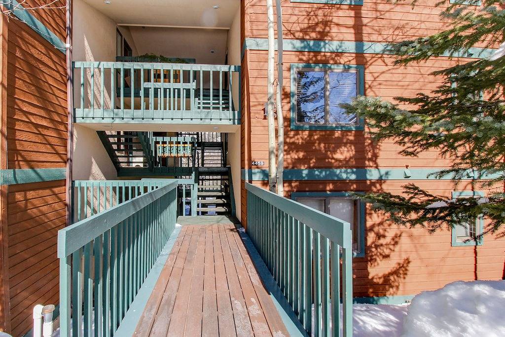 Ganze Wohnung, Hochwertige Wohnung auf Shuttle-Strecke nach Vail mit voll ausgestatteter Küche, Gemeinschaftspool und Tennis in Bighorn, Vail