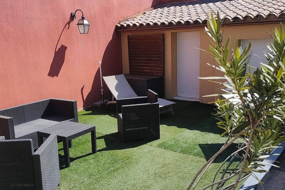 Entire apartment, 130 m² air-conditioned apartment with large terrace - 2 bedrooms + master suite in Pierrelatte, Nyons region