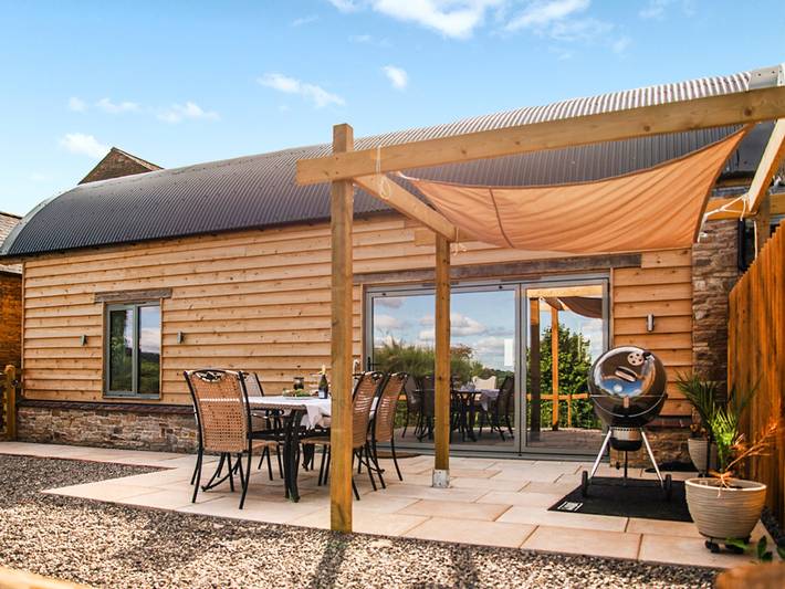 Glamping for 6 people, with garden in Herefordshire