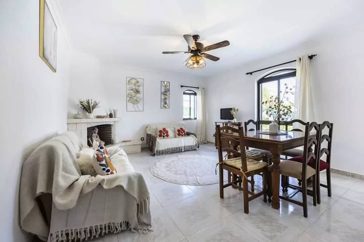 Villa für 10 Personen, mit Balkon und Terrasse sowie Garten in Altura
