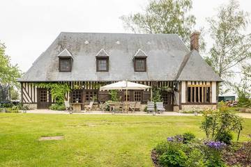 Gîte pour 8 personnes, avec jardin dans Berthouville