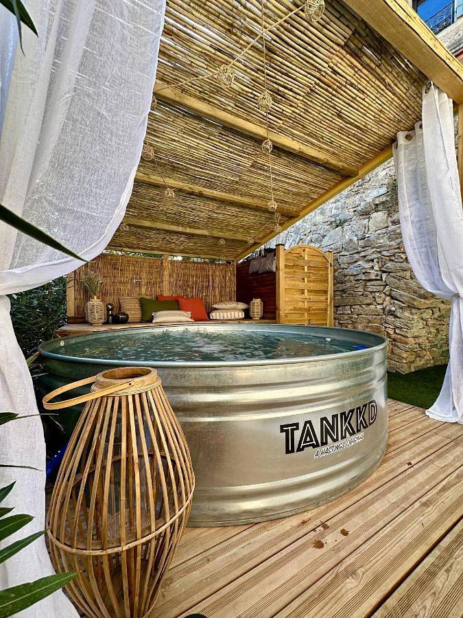 Location de vacances pour 2 personnes, avec jacuzzi et sauna ainsi que piscine et jardin à Saint-Étienne-de-Fontbellon - 3