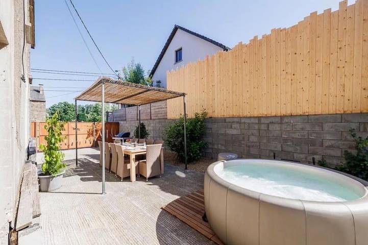 Ferienhaus für 9 Personen, mit Terrasse und Whirlpool - 1