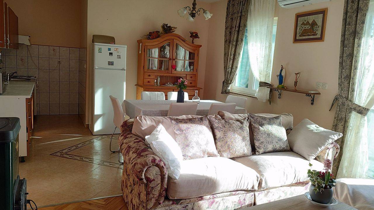 Ganze Ferienwohnung, Ferienwohnung für 6 Personen (87 m²) in Miočić in Rtina, Zadar