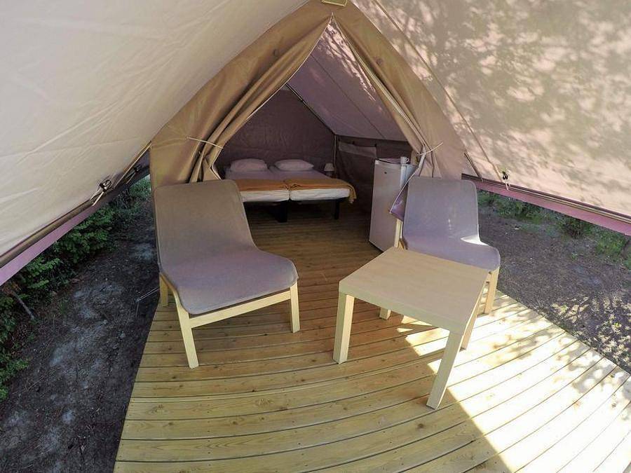 Flower Camping Provence Vallée - Tente en toile et en bois 4 personnes - Canada Treck 12m² 1 chambre (sans sanitaires) in Manosque, Parc naturel régional du Luberon