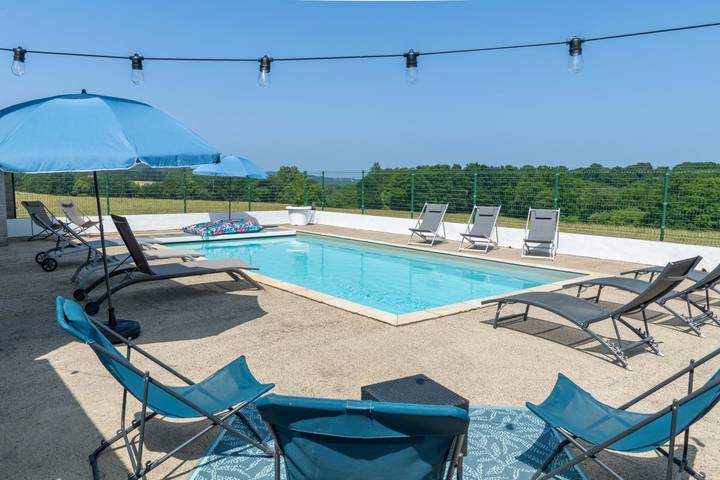 Location de vacances pour 15 personnes, avec terrasse et piscine en Pyrénées-Atlantiques - 2