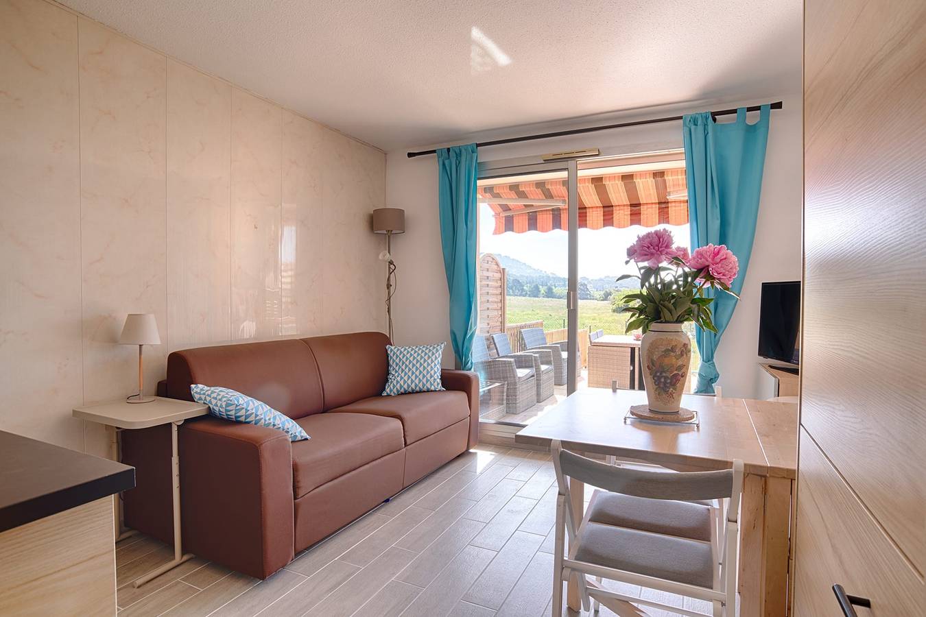 Apartamento entero, Beautiful Studio With Terrace   Near The Sea! in Carqueiranne, Costa mediterránea (Francia)