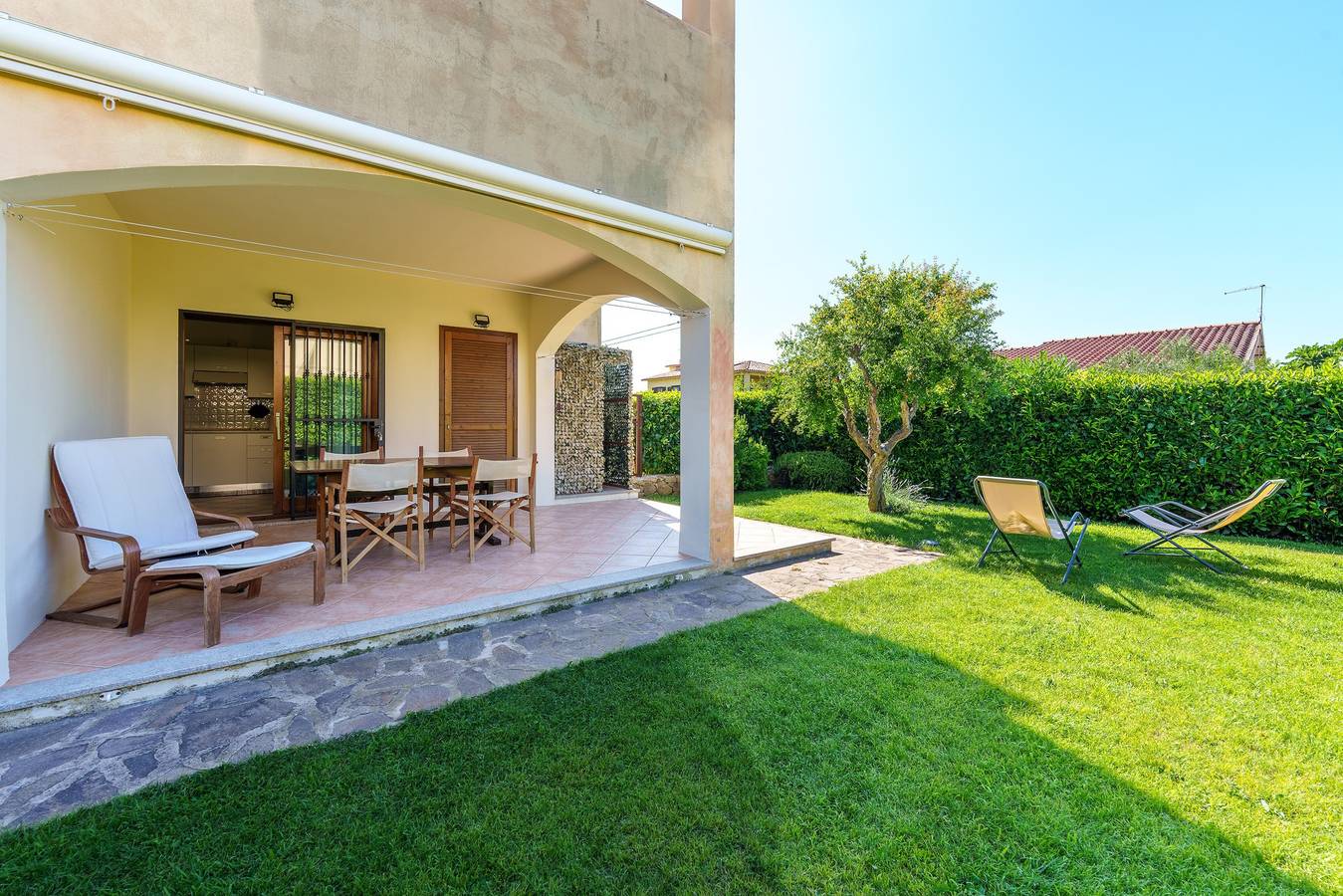 Appartamento intero, Appartamento per vacanze 'Casa Vacanze Mandorlo' con piscina condivisa, terrazza e giardino in Murta Maria, Gallura
