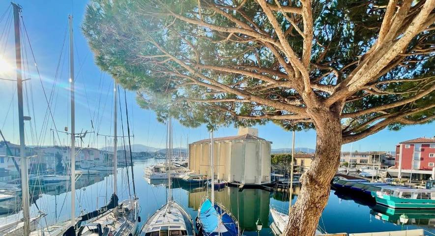 Ferienwohnung für 6 Personen, mit Terrasse und Ausblick in Port Grimaud