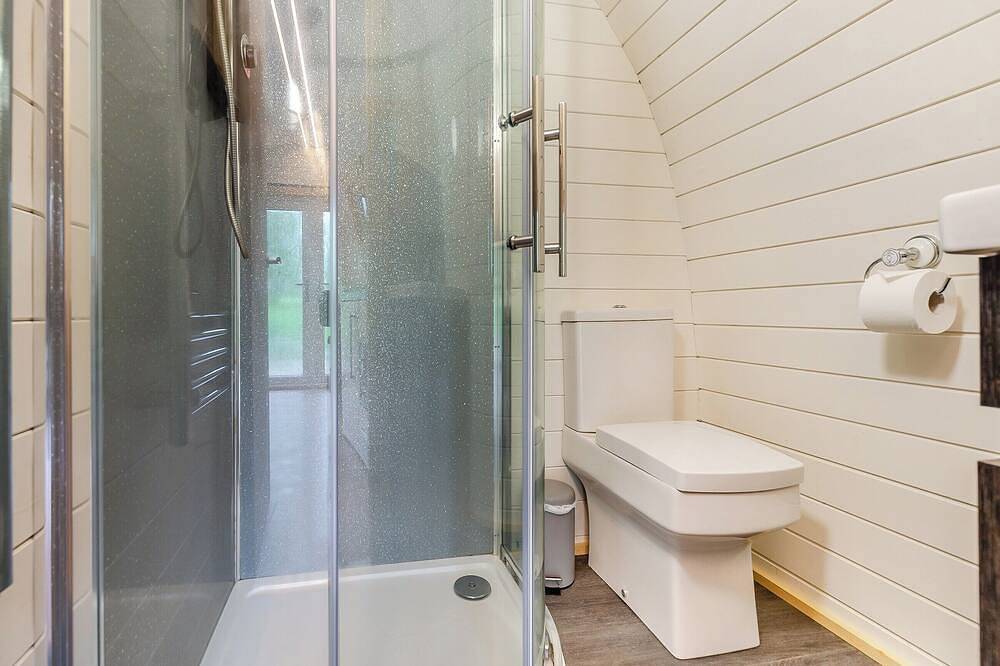 1 bedroom accommodation in Oadby in Oadby and Wigston, Heart of England