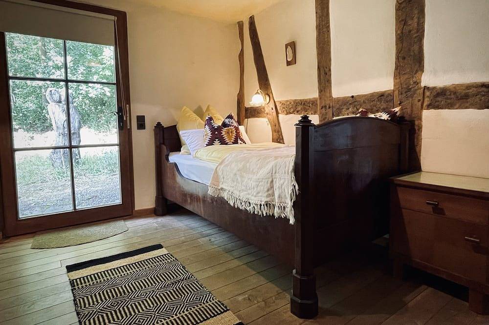 Ganze Wohnung, Ferienwohnung in außergewöhnlichem Bruchstein-Ferienhaus in Mörz (Münstermaifeld), Münstermaifeld