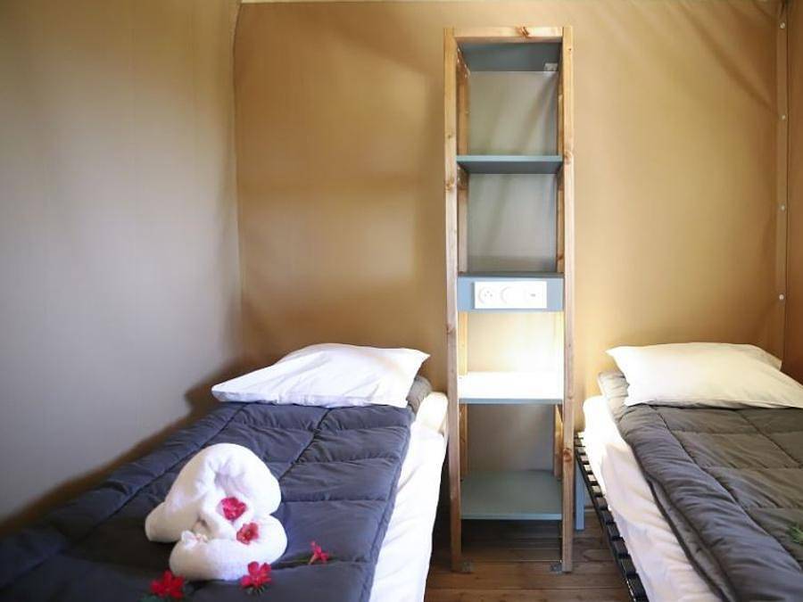 Camping U Pirellu - Tente en toile et en bois 4 personnes - Tente Lodge 2 ch 4 pers in Porto-Vecchio, Arrondissement de Sartène