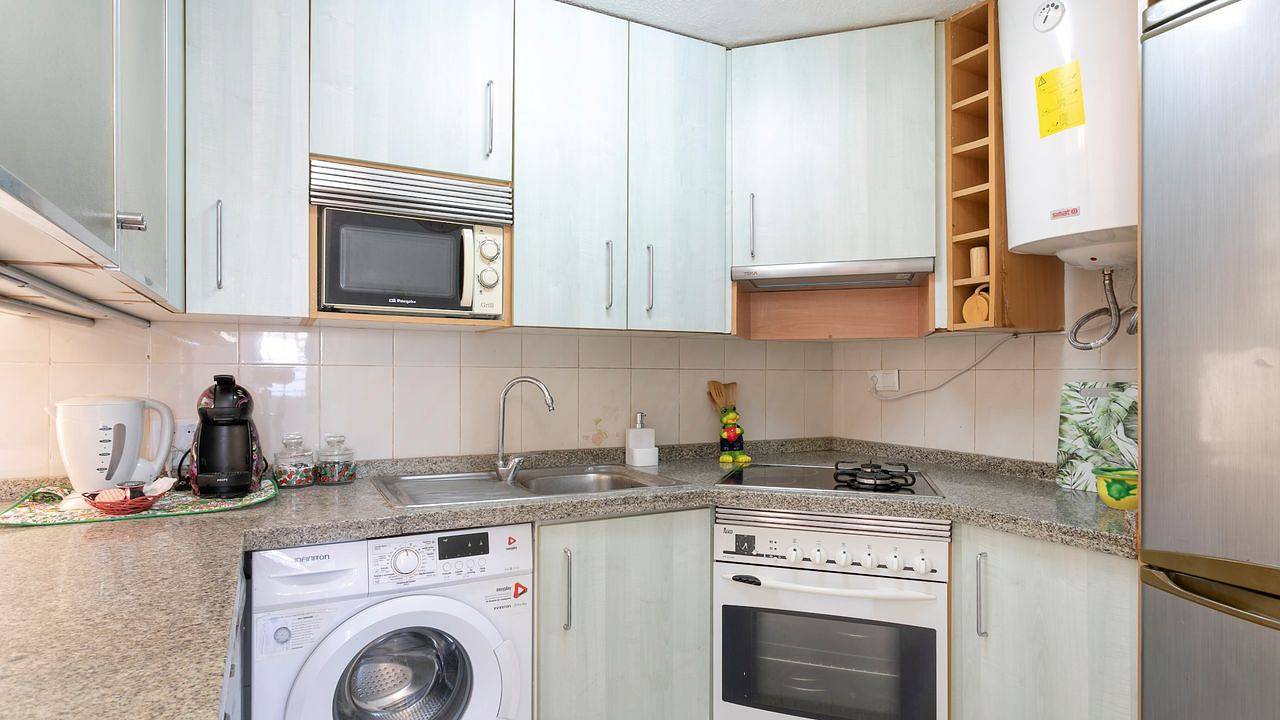 Apartamento vacacional entero, Apartamento de vacaciones para 5 personas con jardín in El Barrio, San Juan Playa (Alicante)