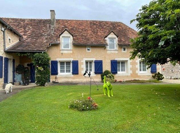 Gîte pour 6 personnes, avec terrasse ainsi que piscine et jardin à Chauvigny