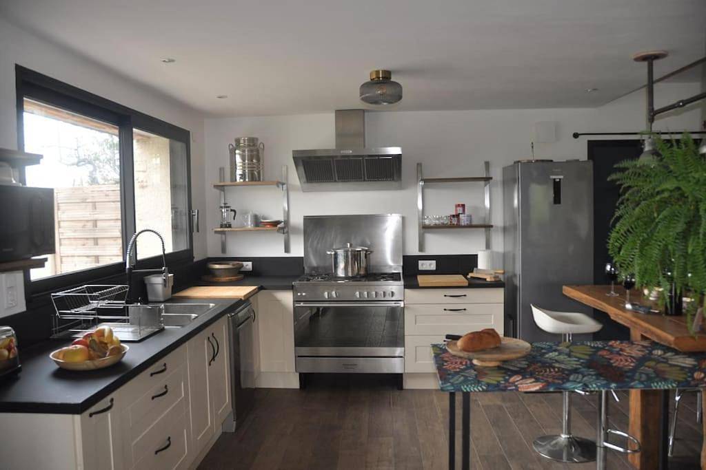Six-Bedroom House in Saint-Julien-de-Concelles, Région de Nantes