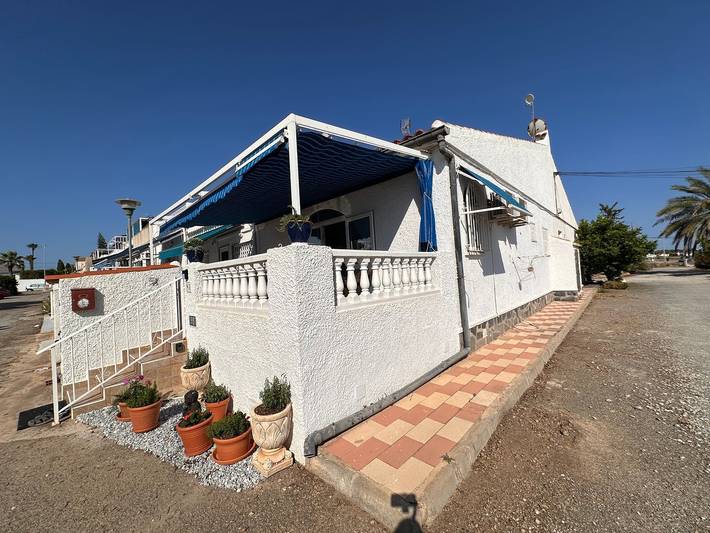 Holiday rental for 3 people, with garden and terrace in El Chaparral