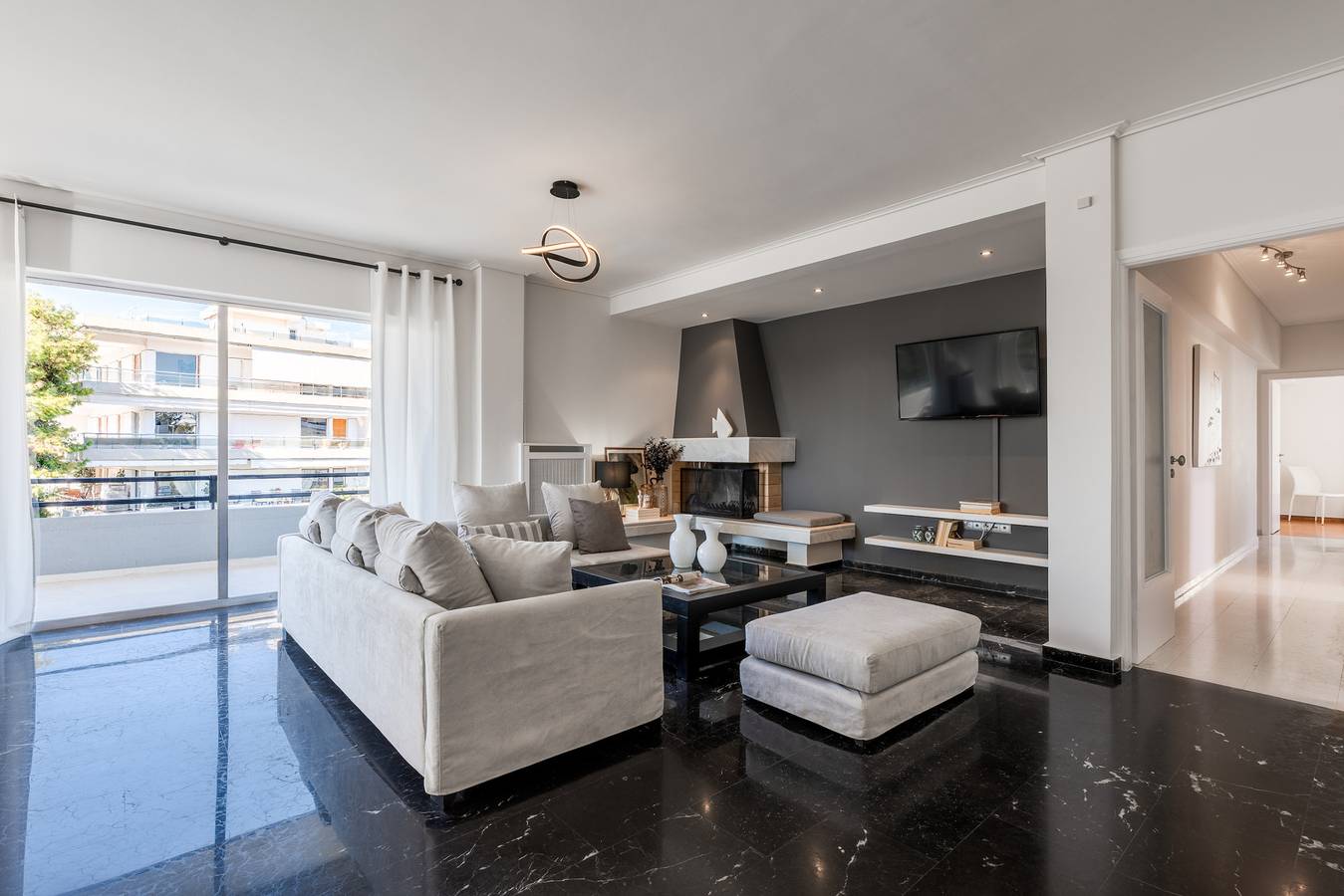 Ganze Wohnung, Elegant 3 dbrm apt iin the Heart of Glyfada in Glifada, Süd-Athen