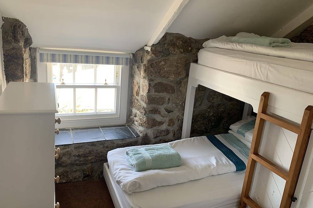 The Old Saltings: Beautiful fisherman's cottage in Sennen Cove, sleeps up to in Sennen, Cornwall